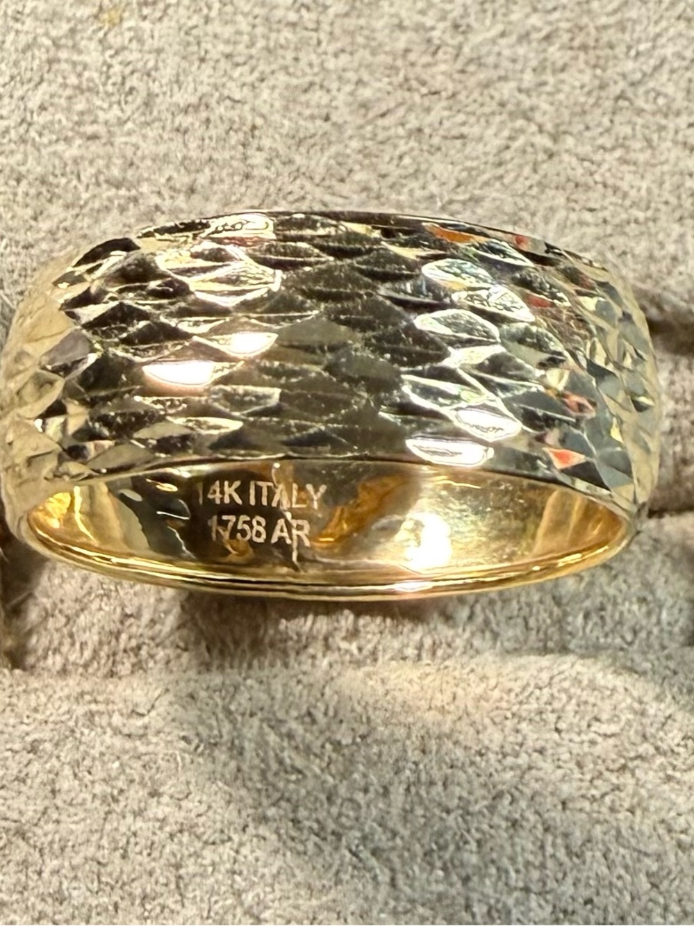 14K Italy Textured Gold Band